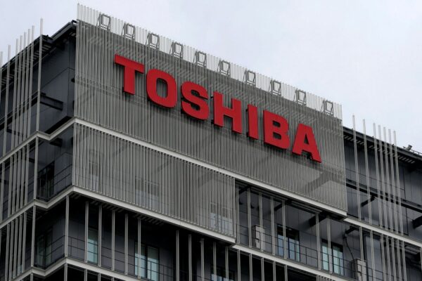 Japanese state fund considers Toshiba takeover as bid deadline nears