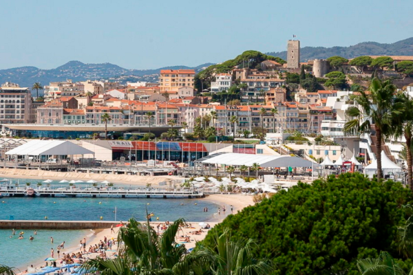 Private equity parties on French Riviera and targets retail investors [buyout/ takeover]